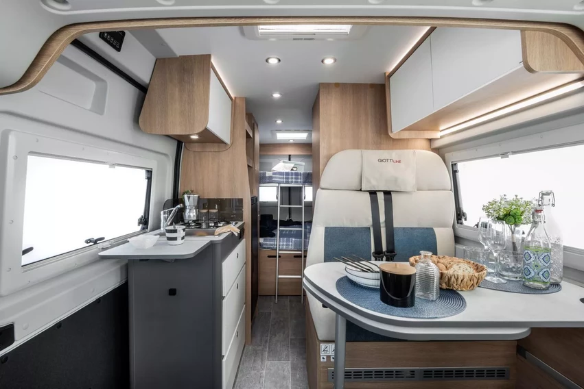 GiottiVan 60B YOUNG Limited Edition 4 persoons met uitneembare stapelbedden