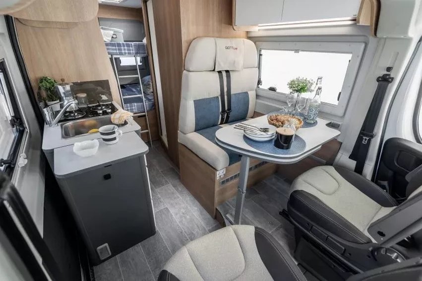 GiottiVan 60B YOUNG Limited Edition 4 persoons met uitneembare stapelbedden