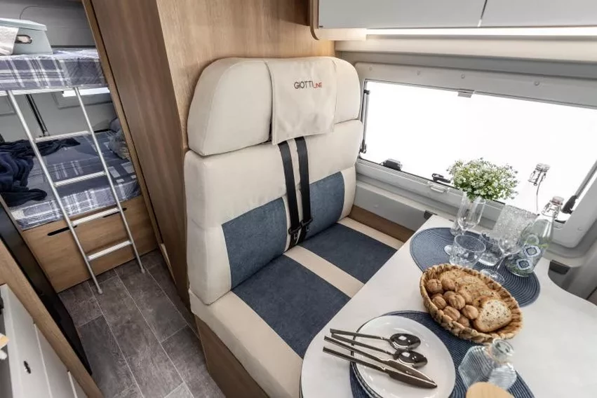 GiottiVan 60B YOUNG Limited Edition 4 persoons met uitneembare stapelbedden