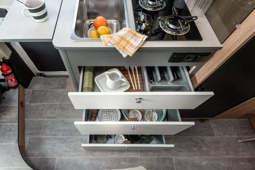 GiottiVan 60B YOUNG Limited Edition 4 persoons met uitneembare stapelbedden