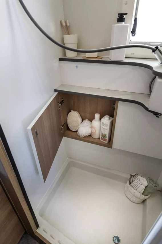 GiottiVan 60B YOUNG Limited Edition 4 persoons met uitneembare stapelbedden