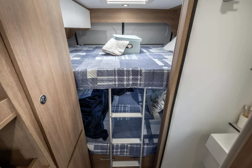 GiottiVan 60B YOUNG Limited Edition 4 persoons met uitneembare stapelbedden