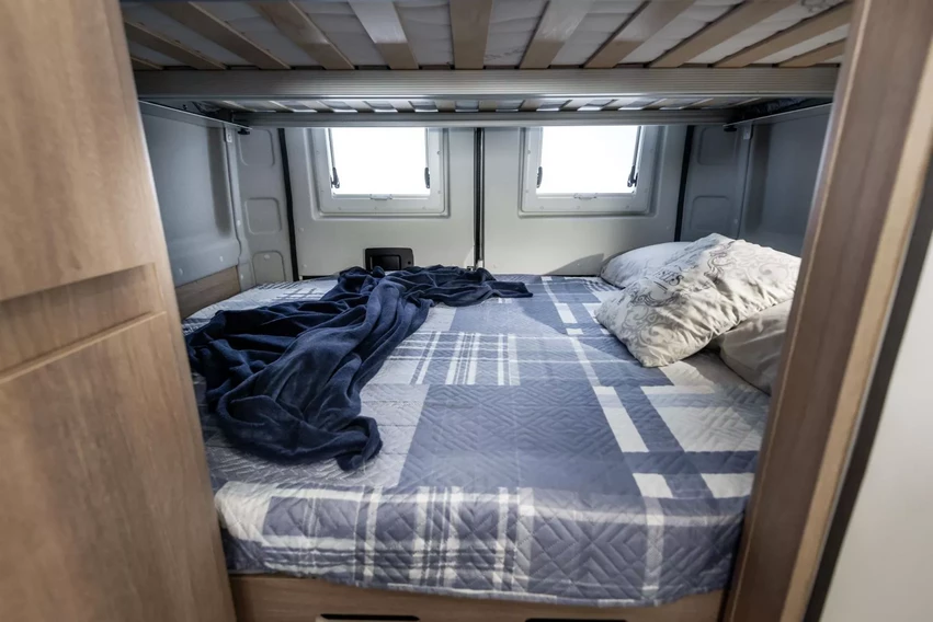 GiottiVan 60B YOUNG Limited Edition 4 persoons met uitneembare stapelbedden