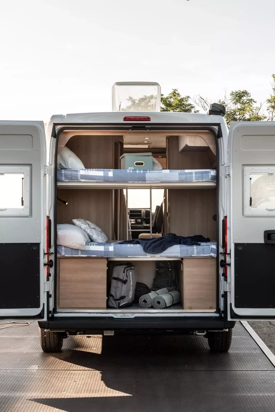 GiottiVan 60B YOUNG Limited Edition 4 persoons met uitneembare stapelbedden