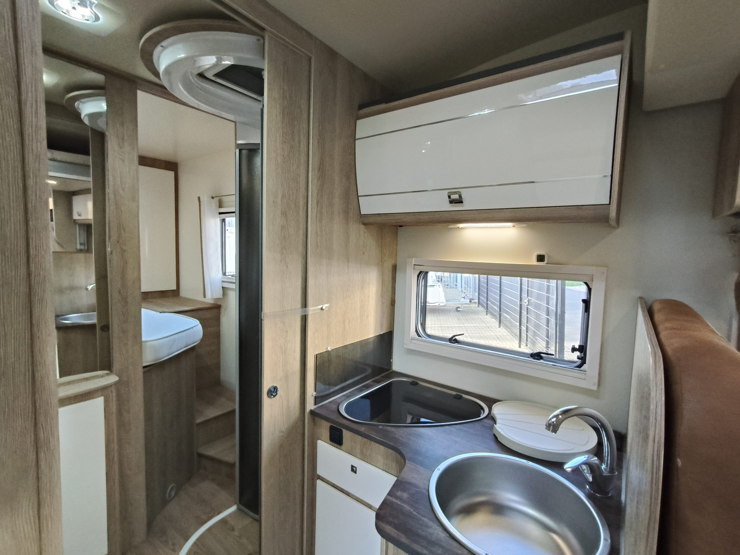 Sun Driver T570 – Qeensbed & Hefbed- 5 gordelplekken!