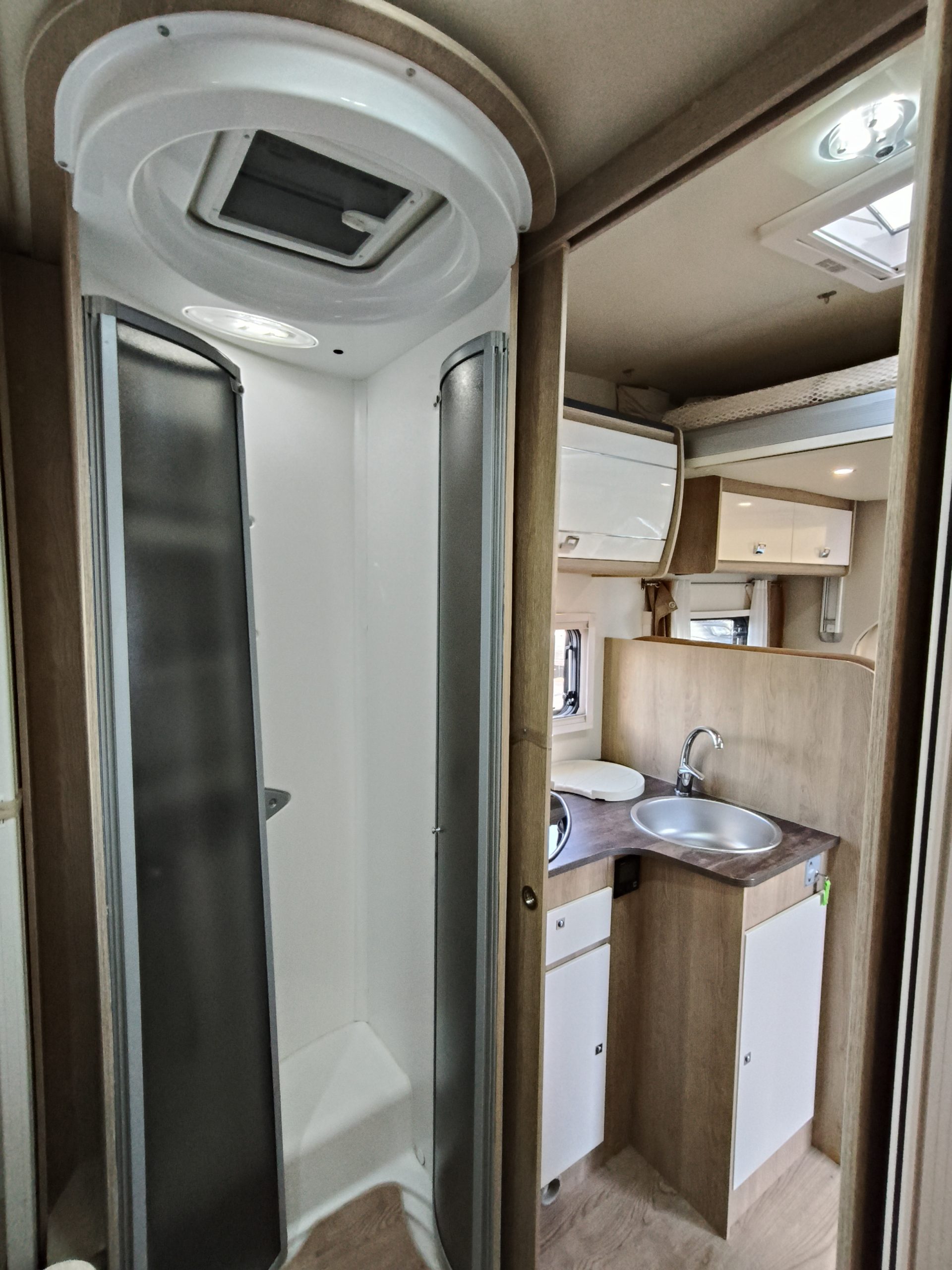 Sun Driver T570 – Qeensbed & Hefbed- 5 gordelplekken!