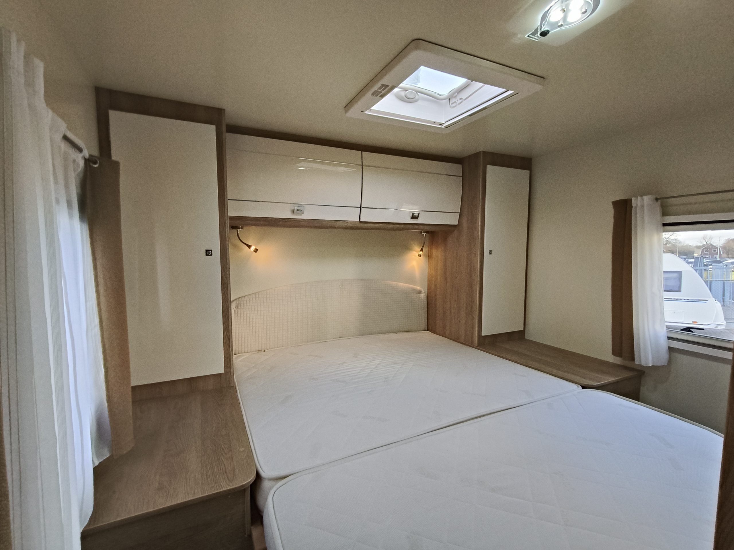 Sun Driver T570 – Qeensbed & Hefbed- 5 gordelplekken!