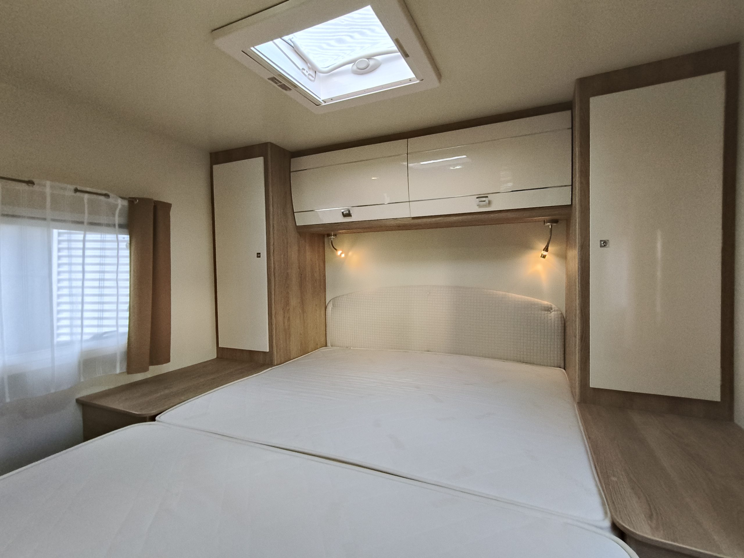 Sun Driver T570 – Qeensbed & Hefbed- 5 gordelplekken!