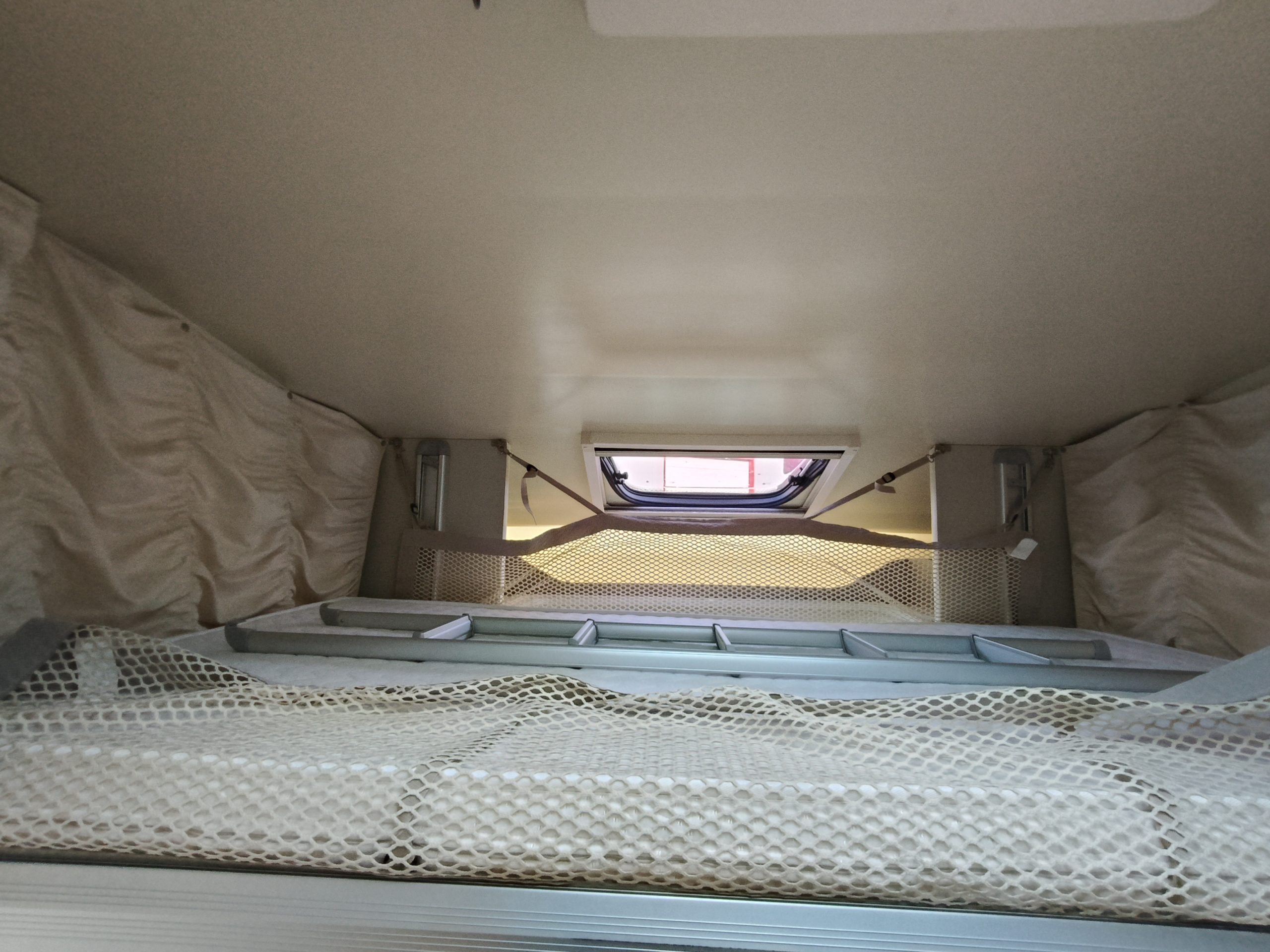 Sun Driver T570 – Qeensbed & Hefbed- 5 gordelplekken!