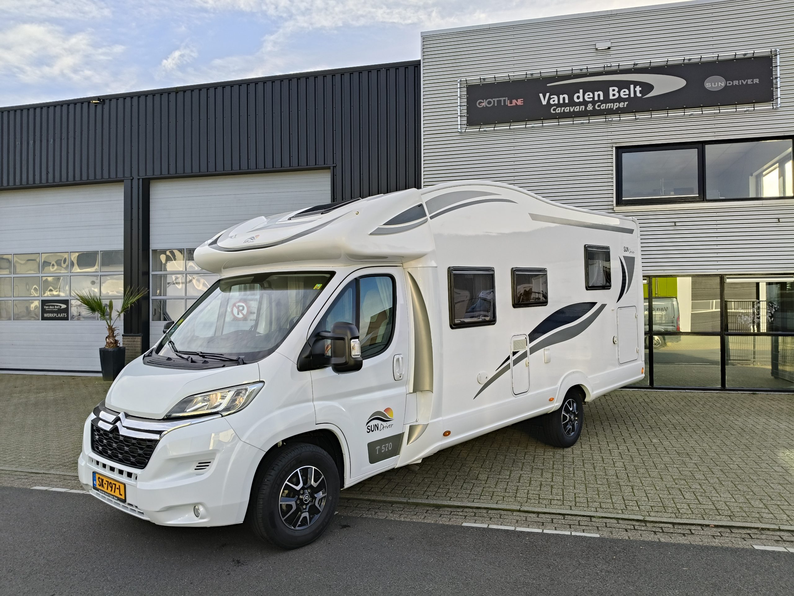 Sun Driver T570 – Qeensbed & Hefbed- 5 gordelplekken!