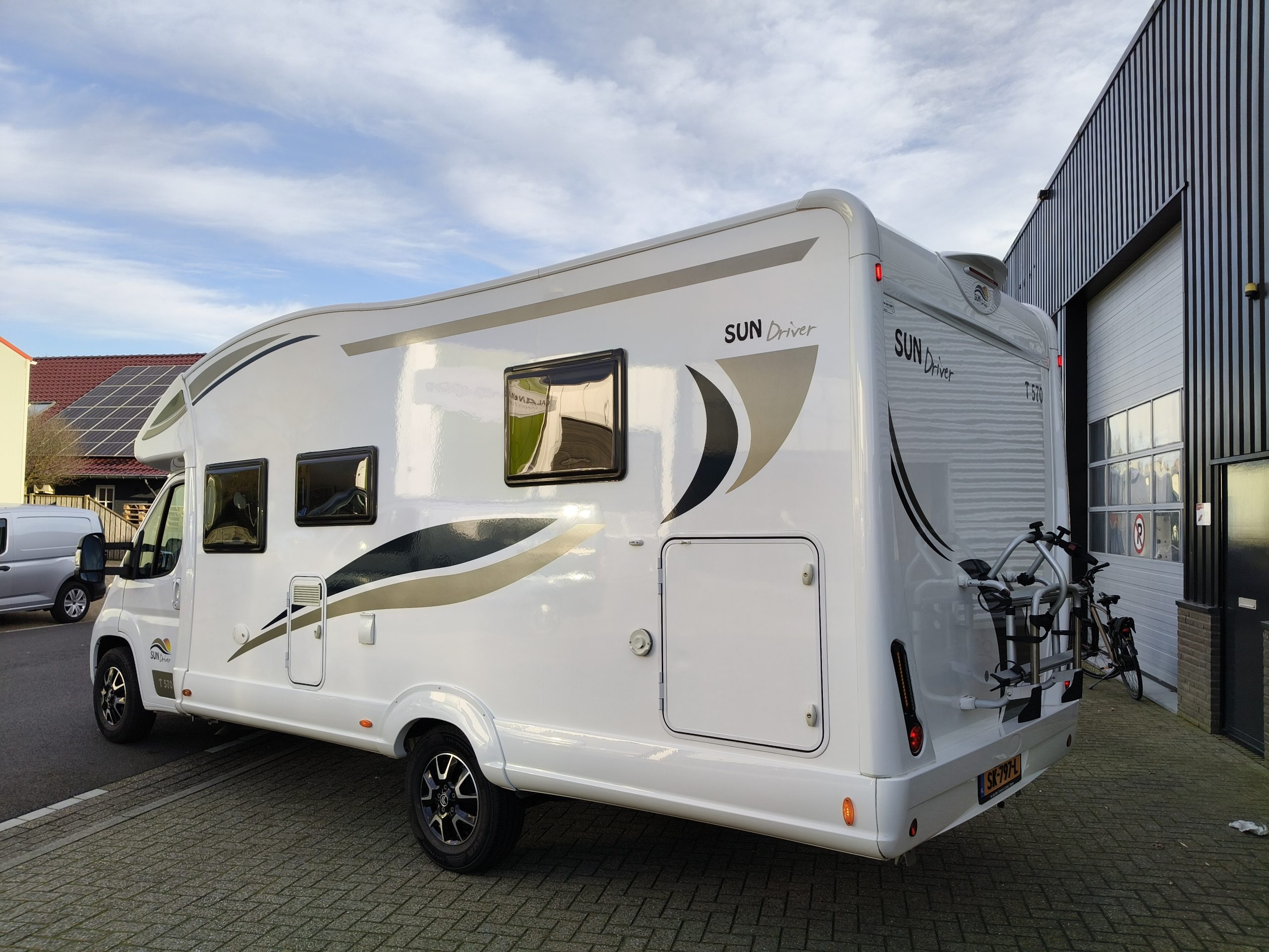 Sun Driver T570 – Qeensbed & Hefbed- 5 gordelplekken!