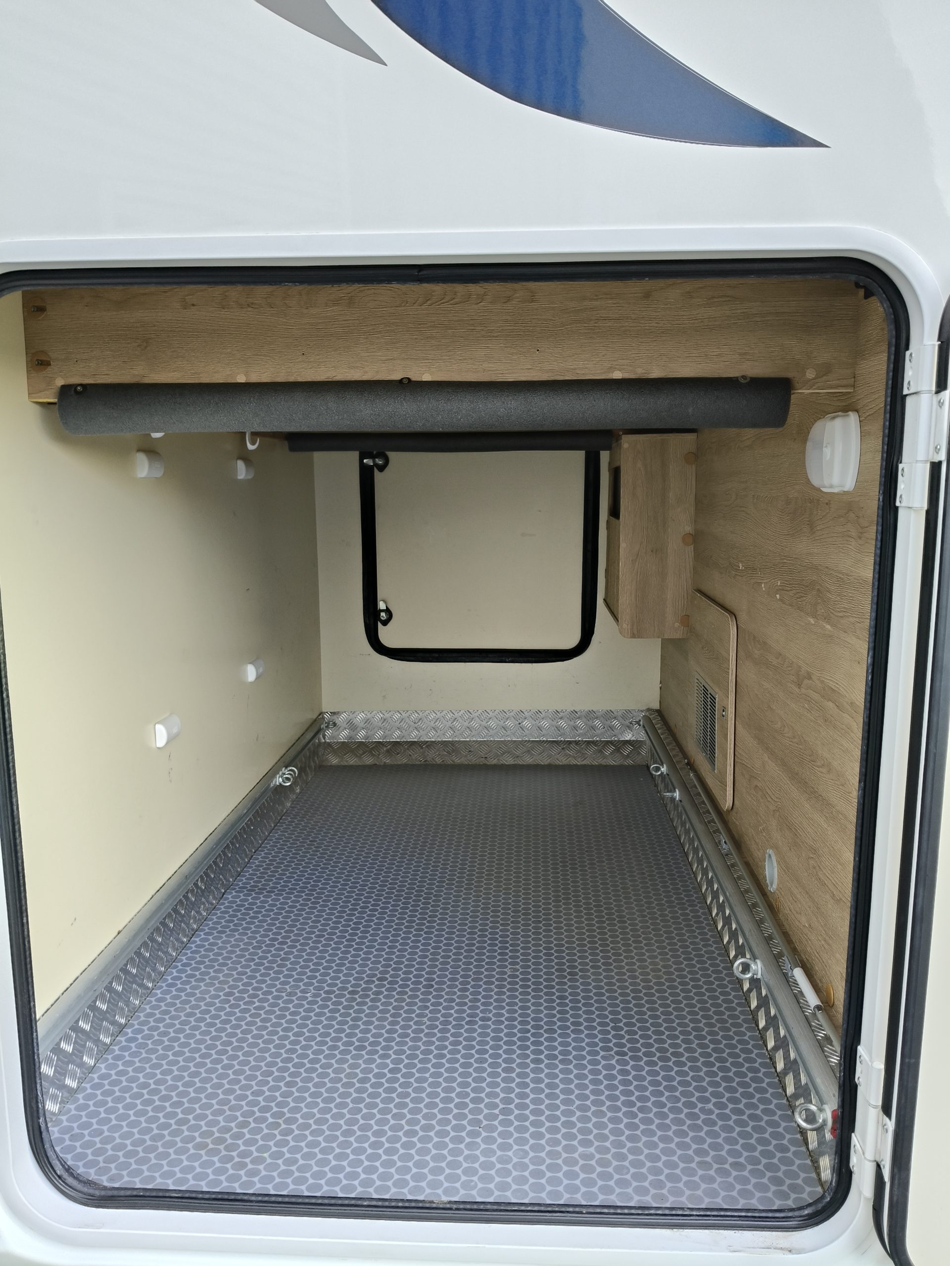 Sun Driver T570 – Qeensbed & Hefbed- 5 gordelplekken!