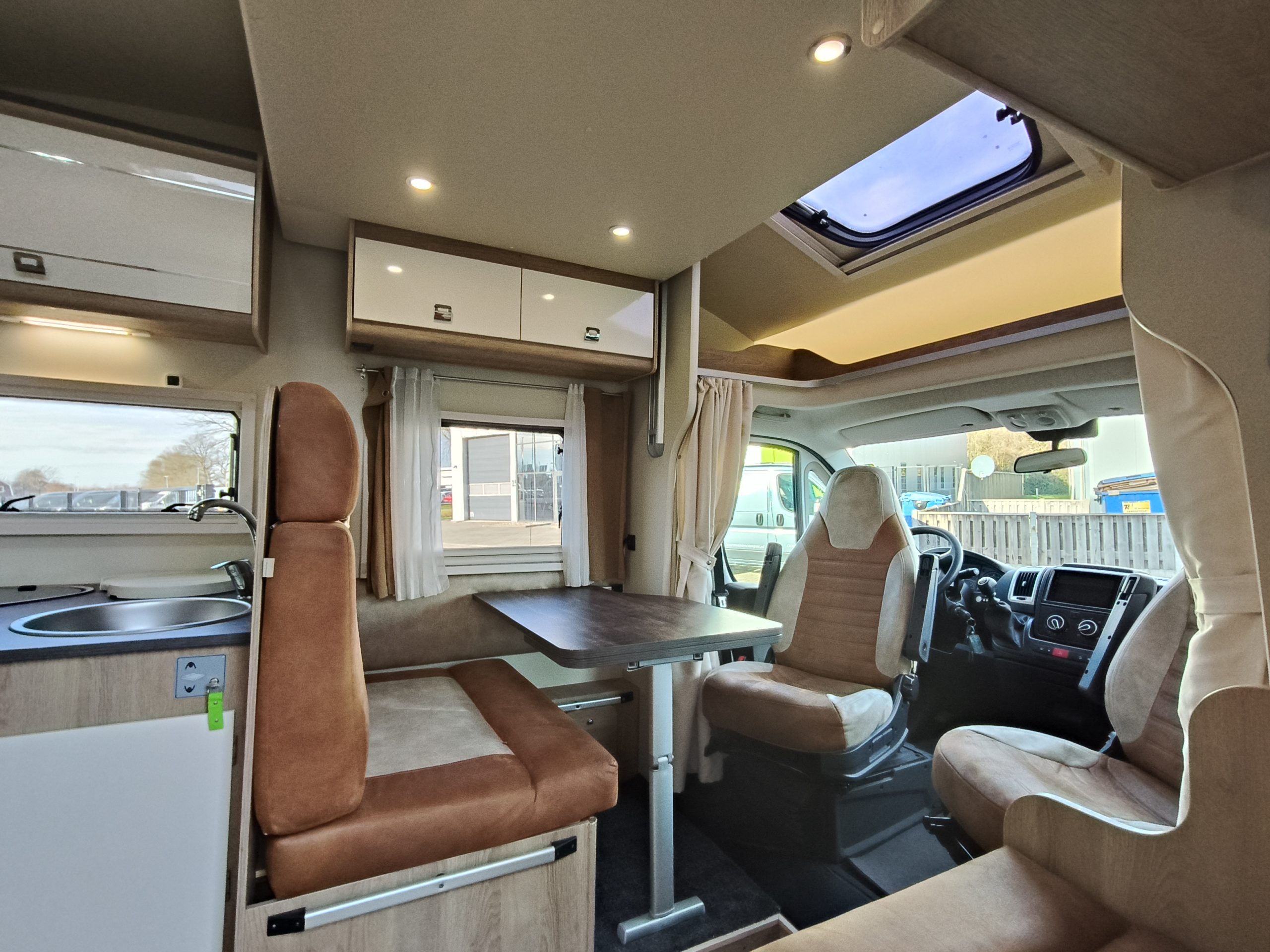 Sun Driver T570 – Qeensbed & Hefbed- 5 gordelplekken!