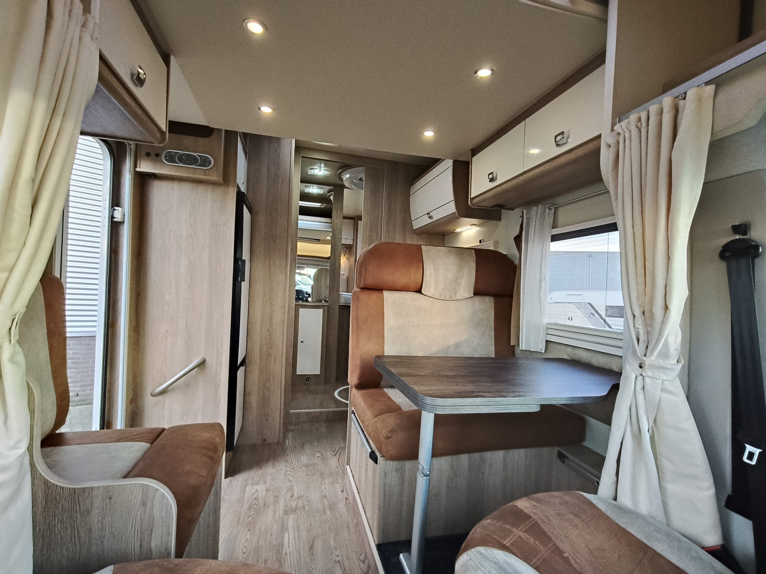 Sun Driver T570 – Qeensbed & Hefbed- 5 gordelplekken!