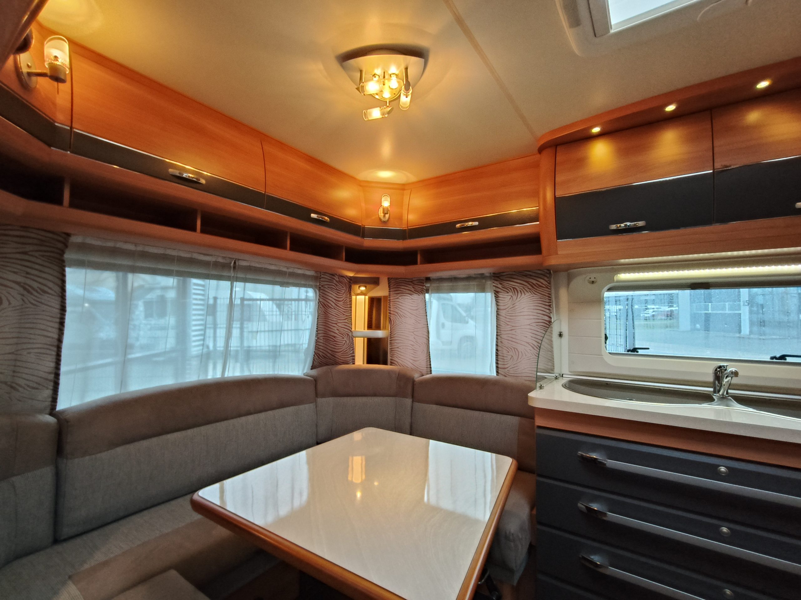 Hobby de Luxe 460 UFE