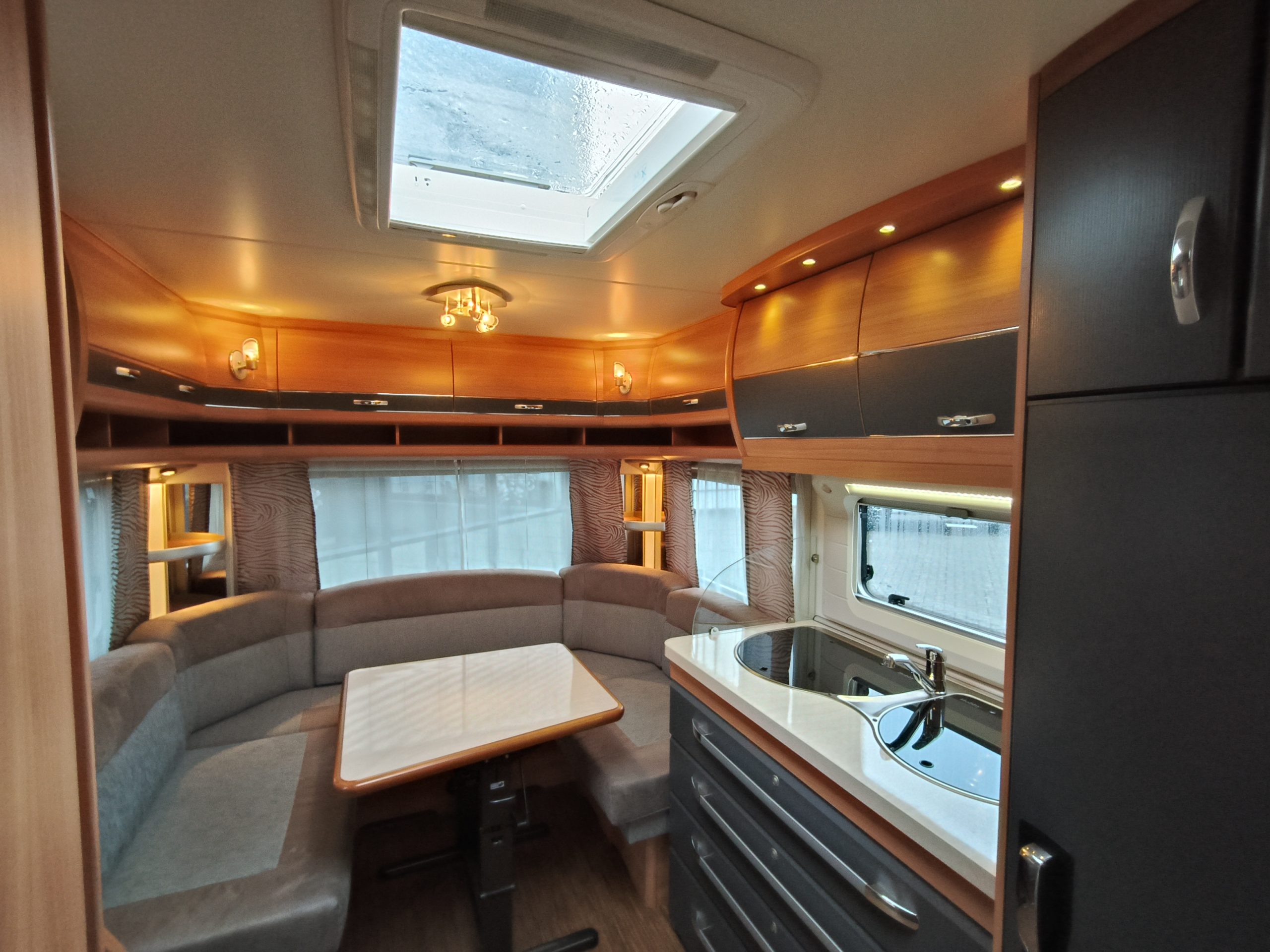 Hobby de Luxe 460 UFE