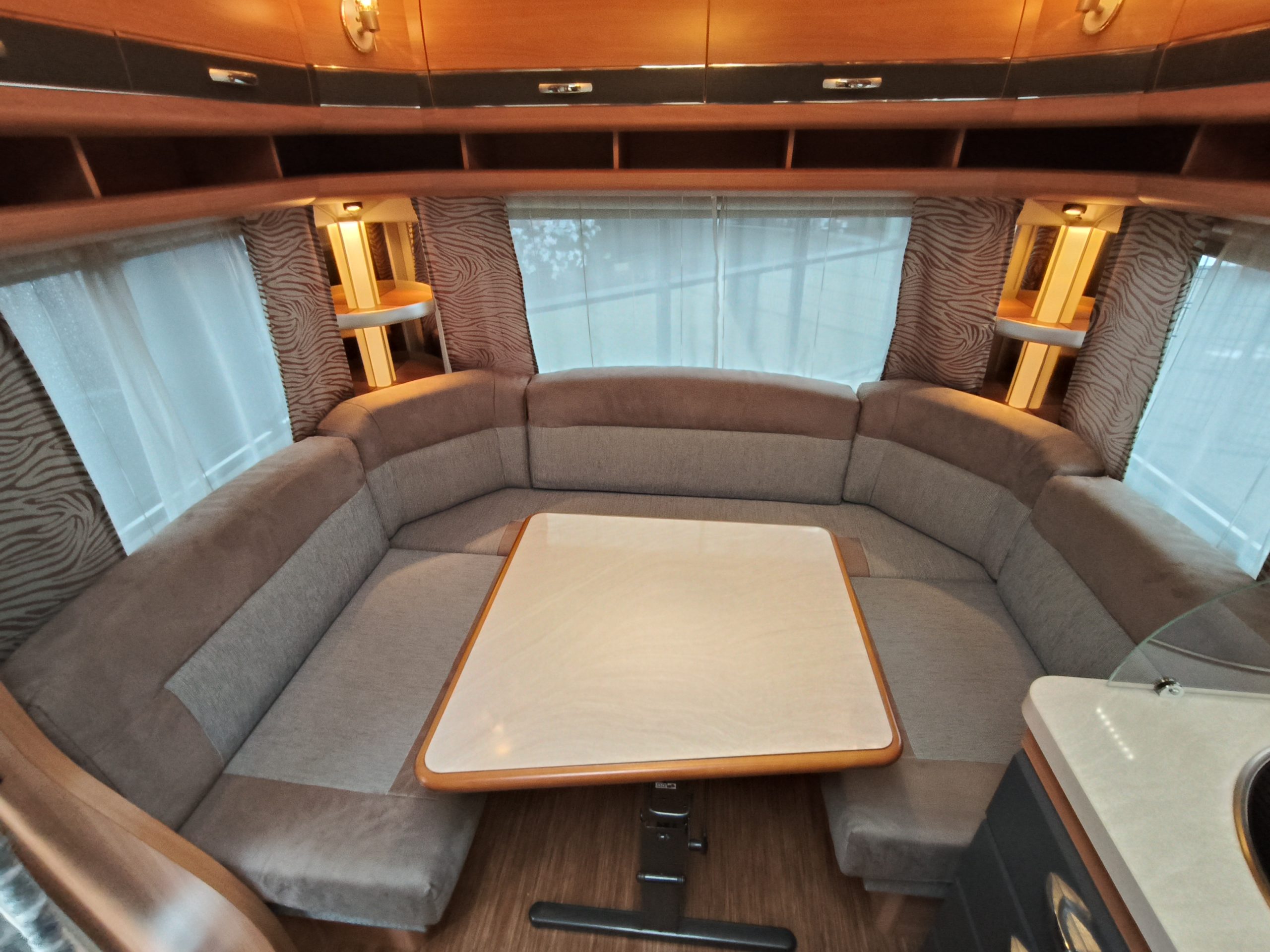 Hobby de Luxe 460 UFE