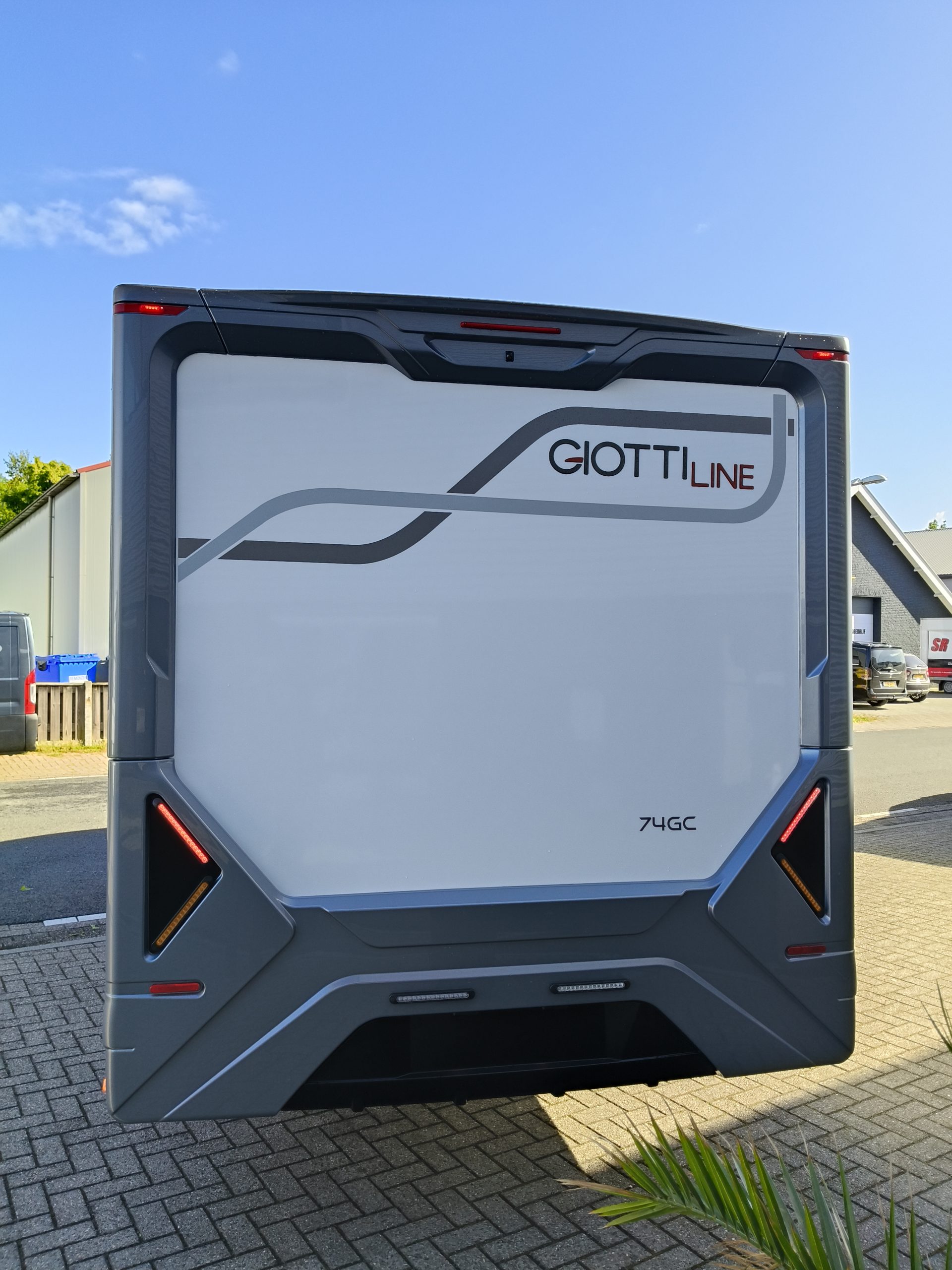 GiottiLine TOSCAN 74GC Premiere Edition enkelebedden/lengtebedden en hefbed 5 persoons- Automaat!