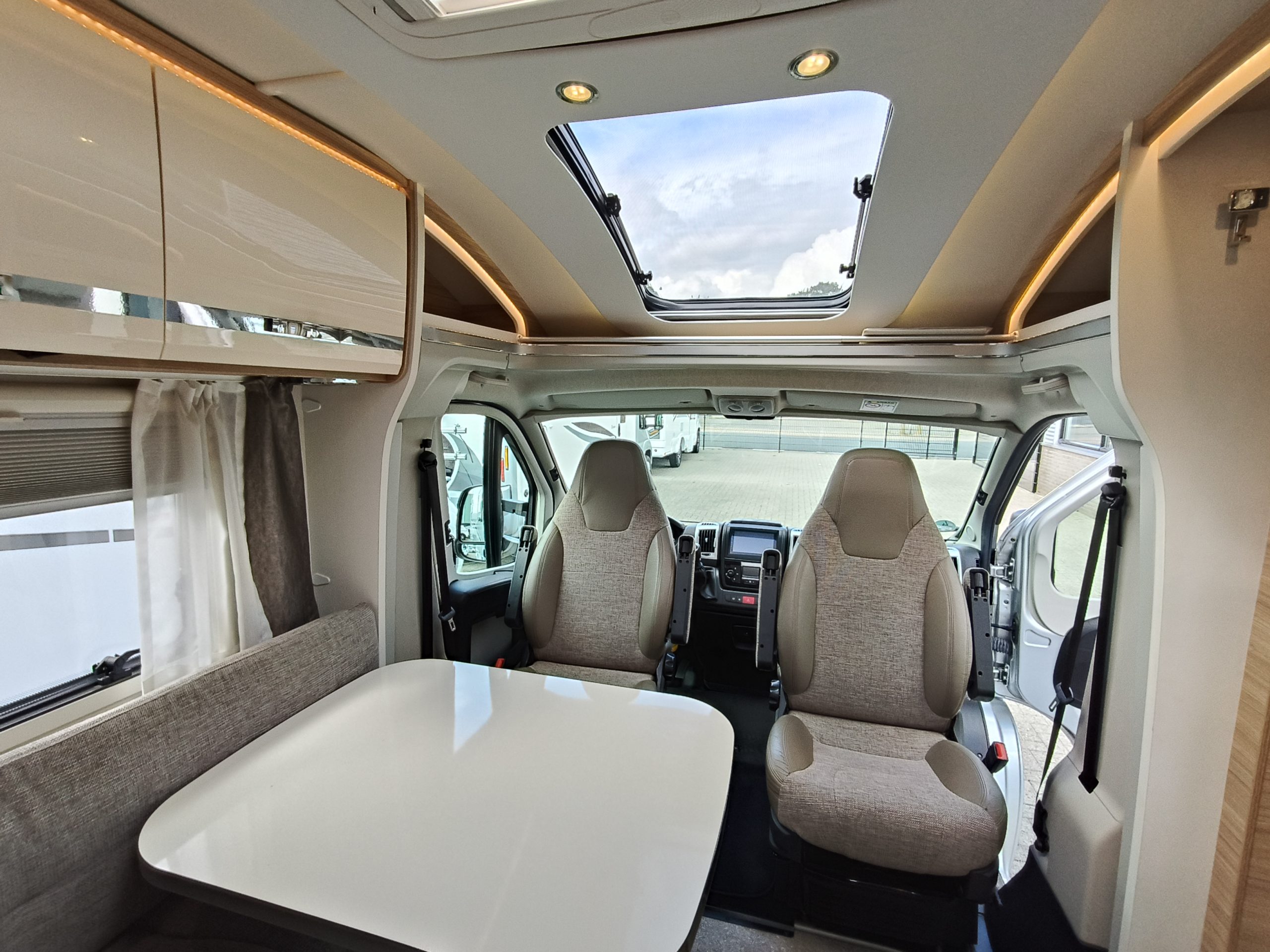 Dethleffs Globebus GT T006 Lengtebedden