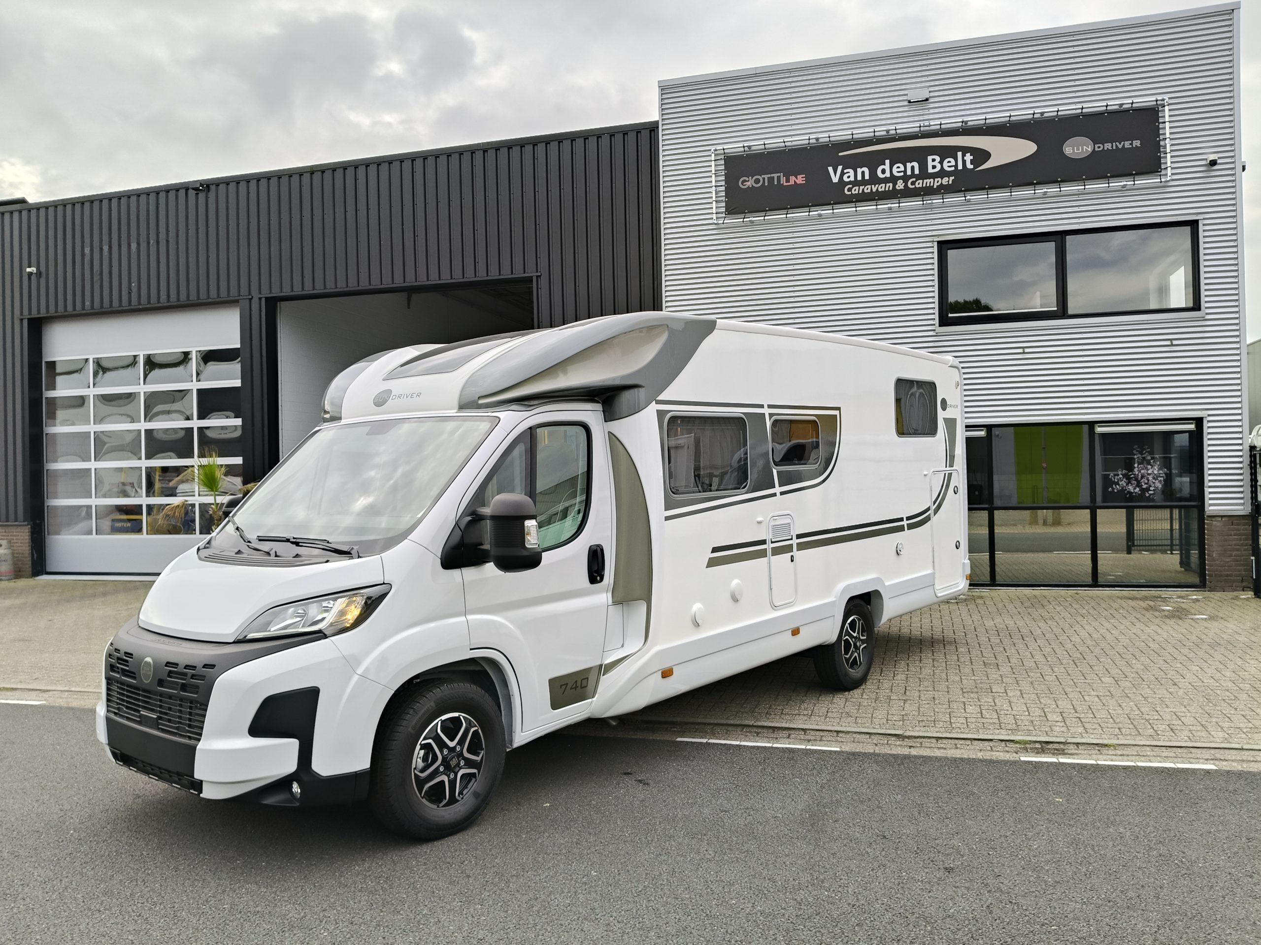 Sun Driver T740 Premium- Lengtebedden & Hefbed- Automaat! NIEUW 2027