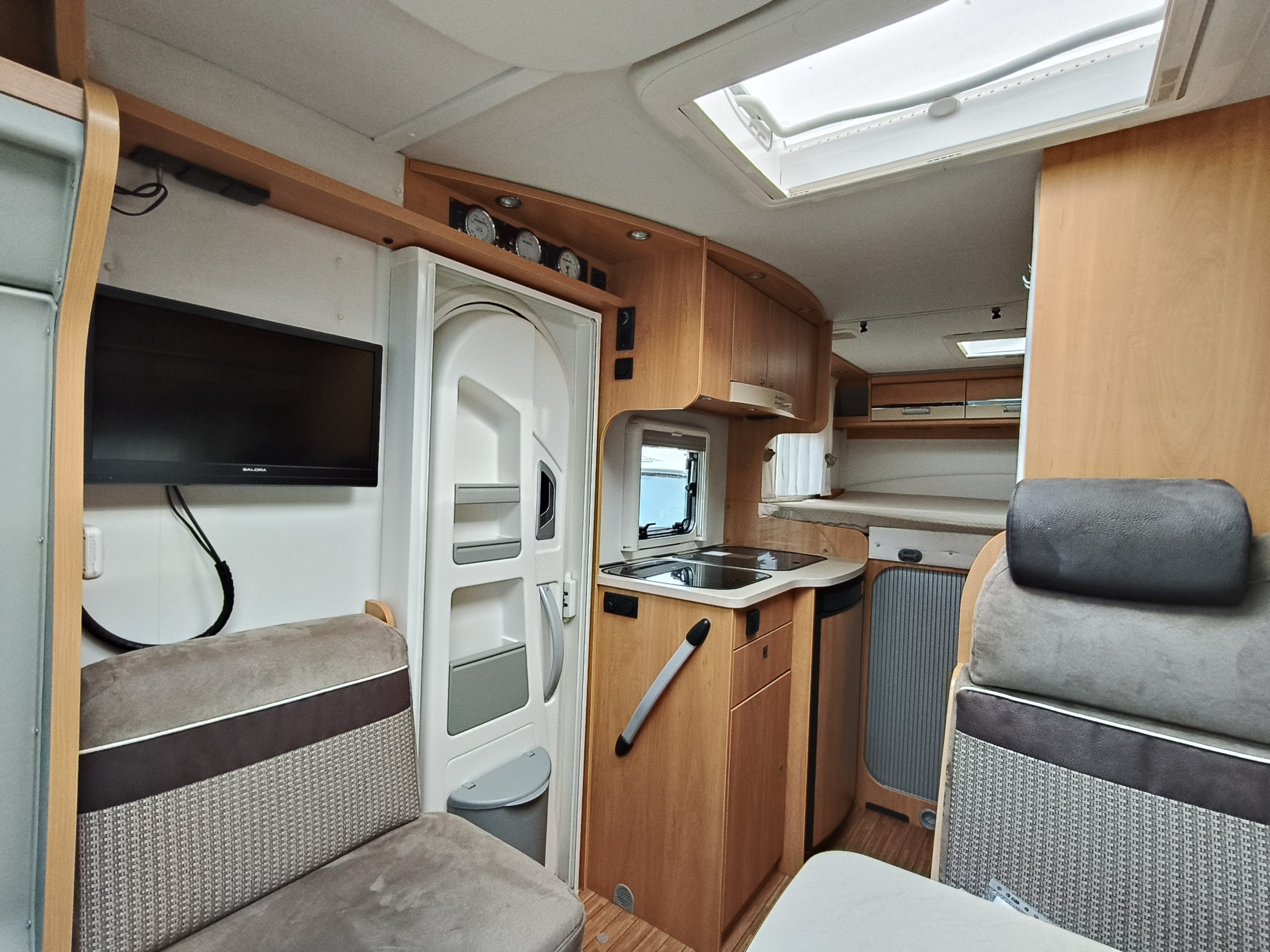 Dethleffs Globebus GT T005 Dwarsbed