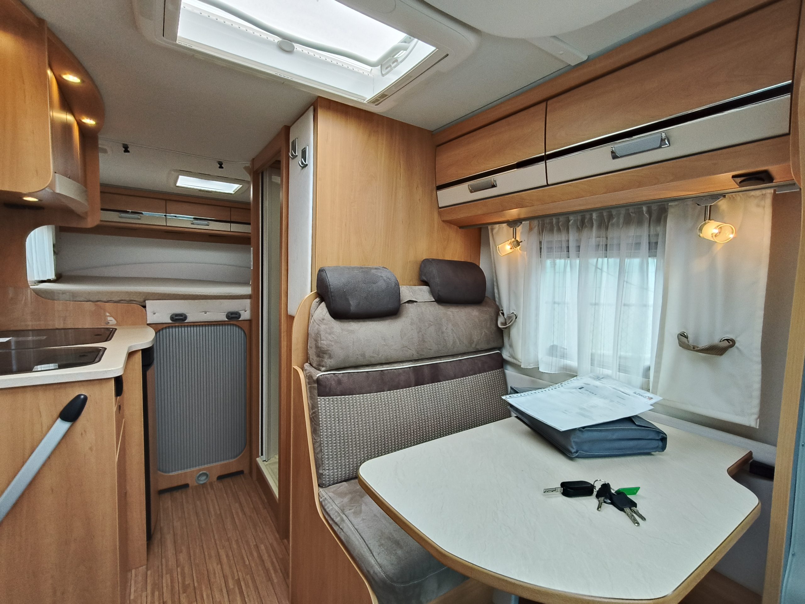 Dethleffs Globebus GT T005 Dwarsbed