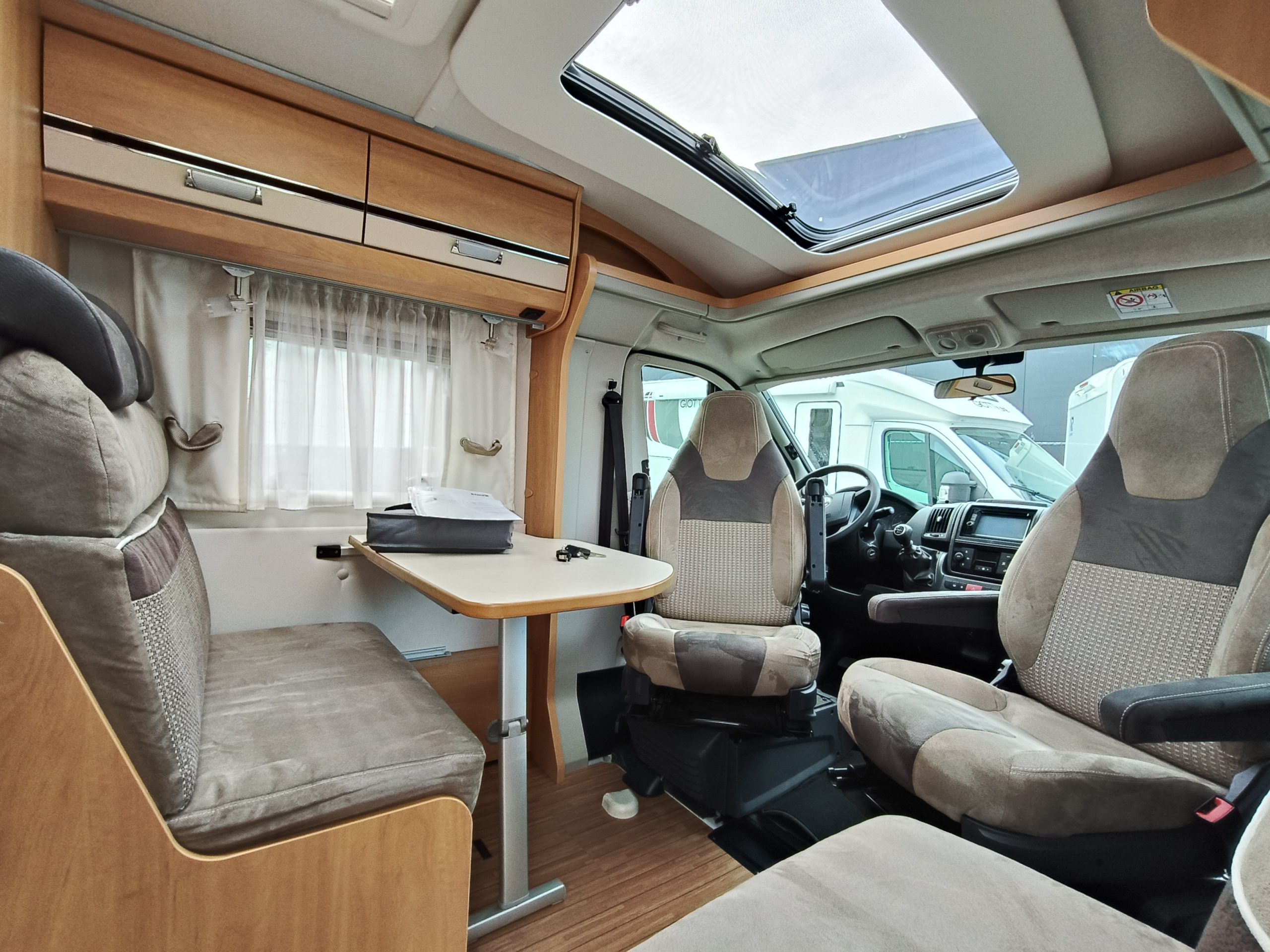 Dethleffs Globebus GT T005 Dwarsbed